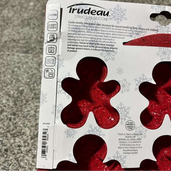 NIP Trudeau Silicone Holiday Gingerbread Man Woman Cupcake Pan 12"x10" Red, New - Picture 3 of 4